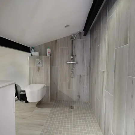 Industriel A 50 M De La Et Du Port Apartman Mèze