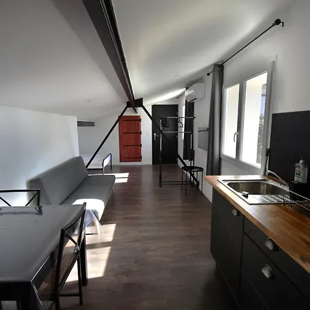 Apartman Industriel A 50 M De La Et Du Port *